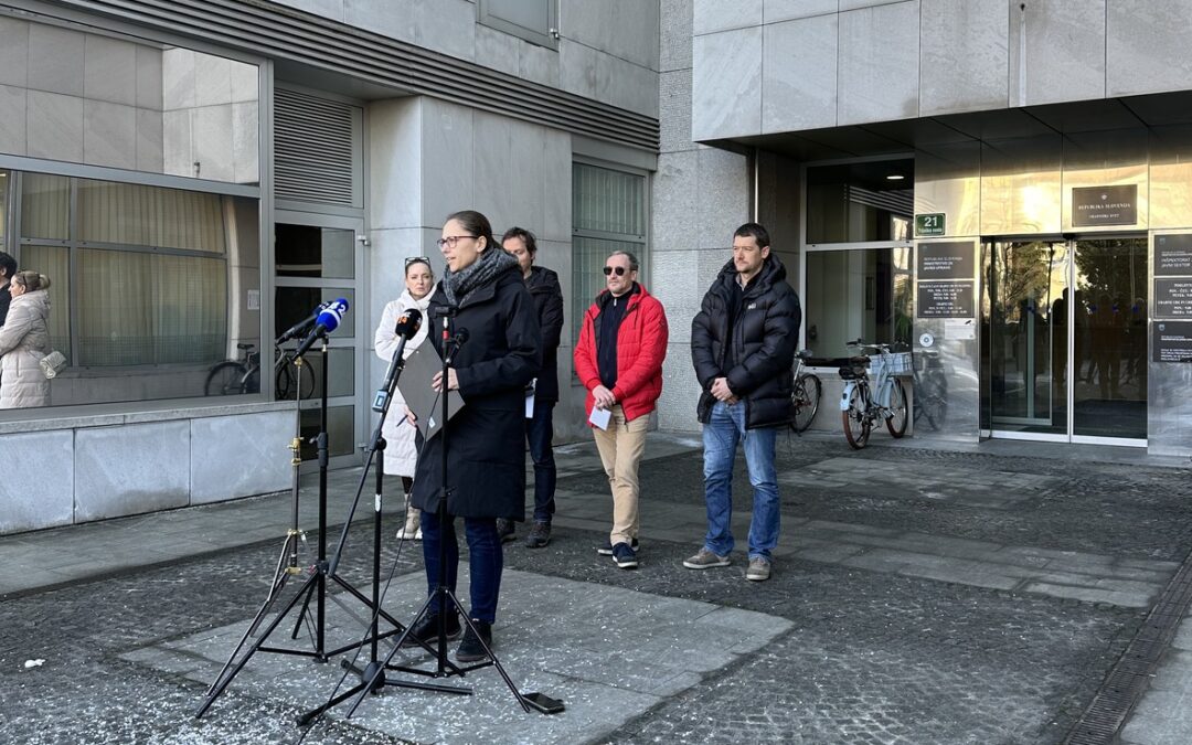 Vročitev zahtev ministru za javno upravo