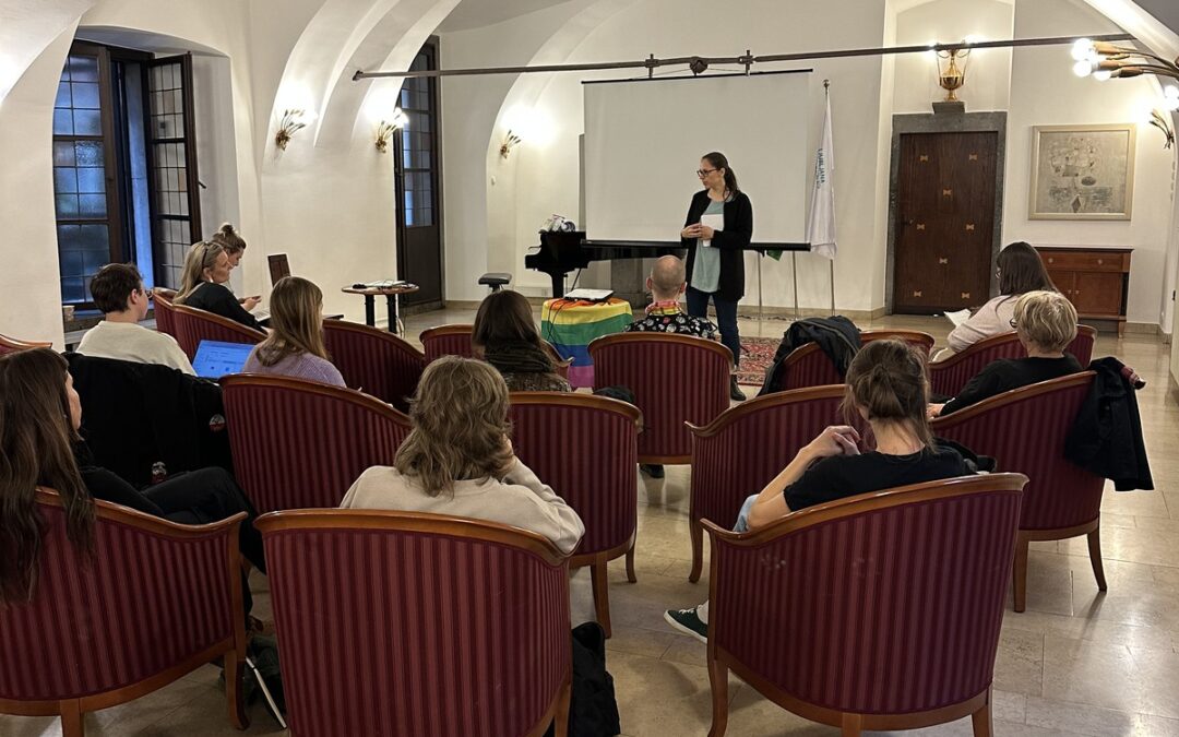 Posvet o položaju LGBTIQ+ mladih v Ljubljani – pomembni koraki za bolj vključujočo prihodnost